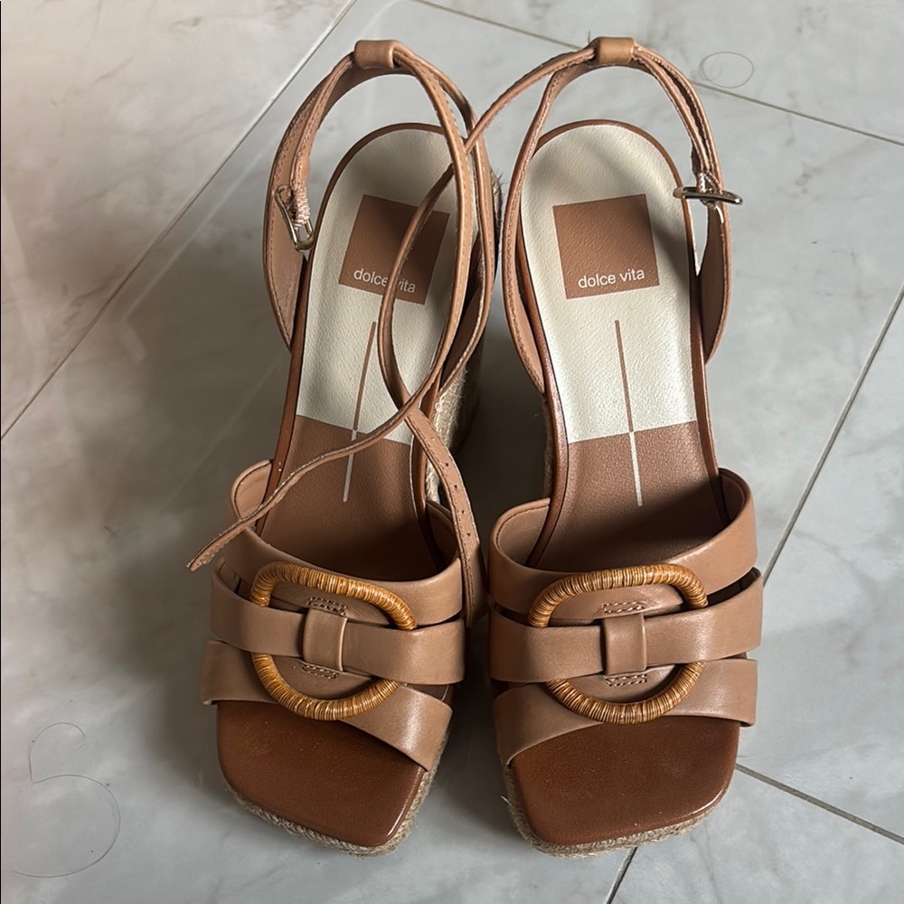Dolce Vita Tan Sandals with Ankle Strap and Open-Toe Design